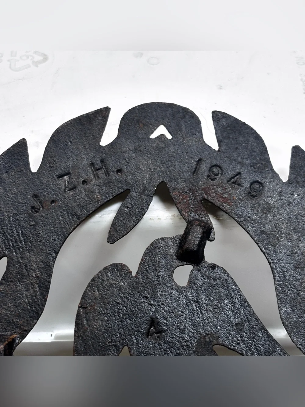 Vintage 1949 J.Z.H. Cast Iron Trivet Eagle & Heart Wreath Americana heart - Picture 8 of 10